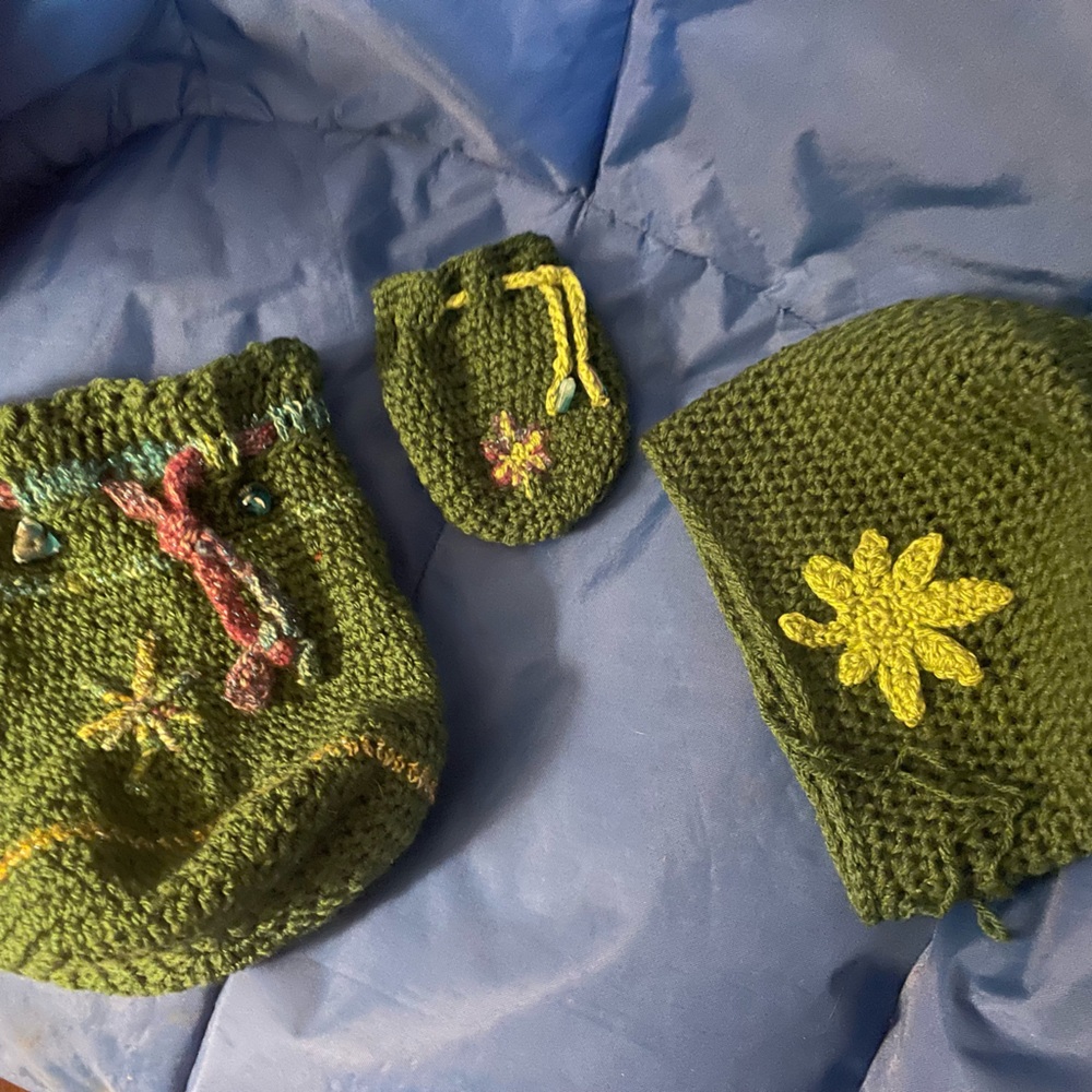 3- pc set small bag purse and beanie